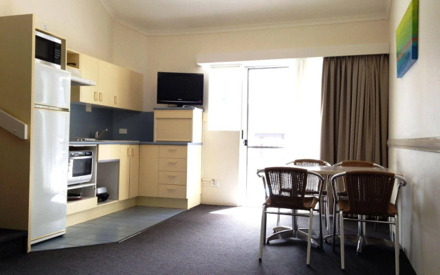Toowong Inn & Suites