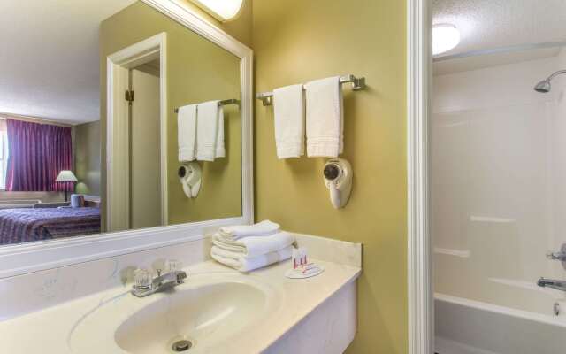 Super 8 by Wyndham Monticello