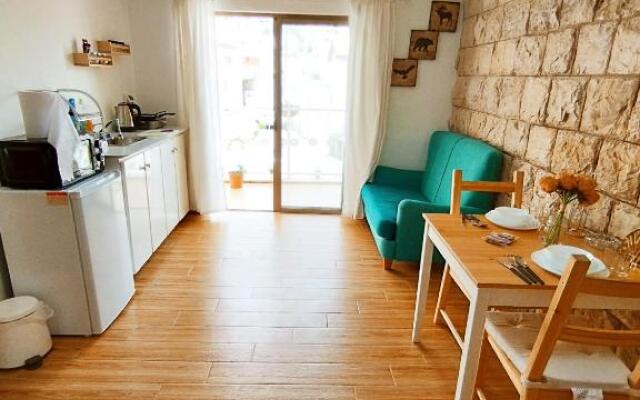 Sabbah's apartment couple