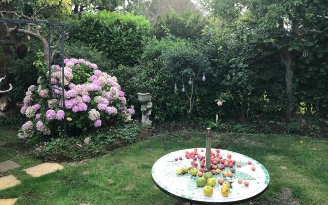Entire 1bed Studio With Ensuite, Balcony & Parking