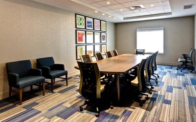 Holiday Inn Express & Suites Great Bend by IHG