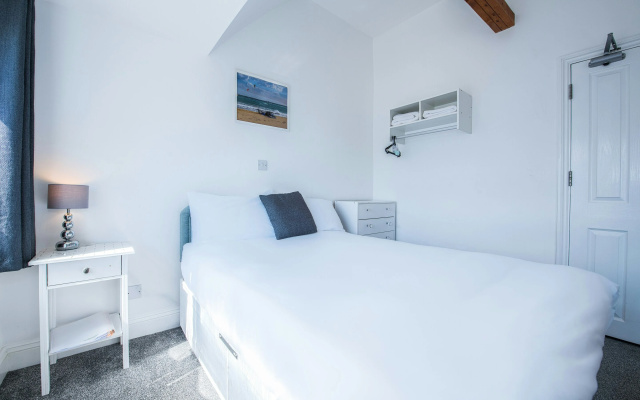 OYO Pier Hotel