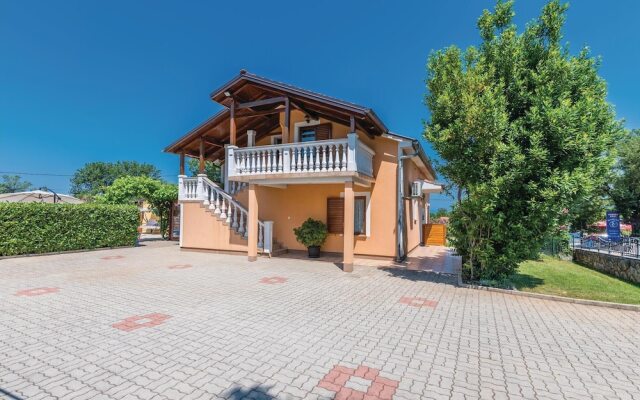 Beautiful Home in Sveti Anton With Wifi and 3 Bedrooms