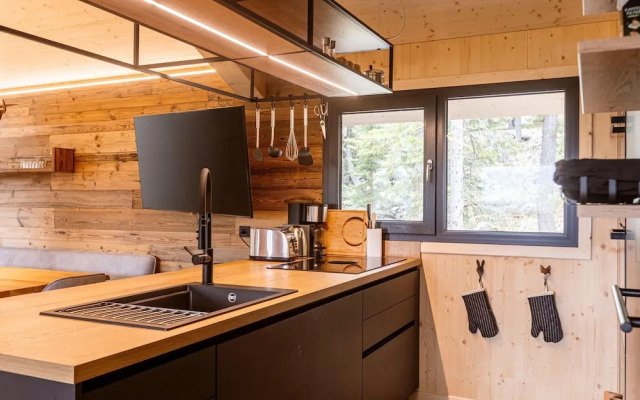 Lavish Chalet With hot tub