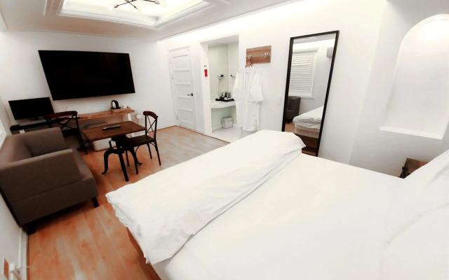 Uneed Hotel