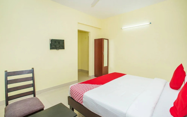 OYO 15628 Peenya Gymkhana Comforts