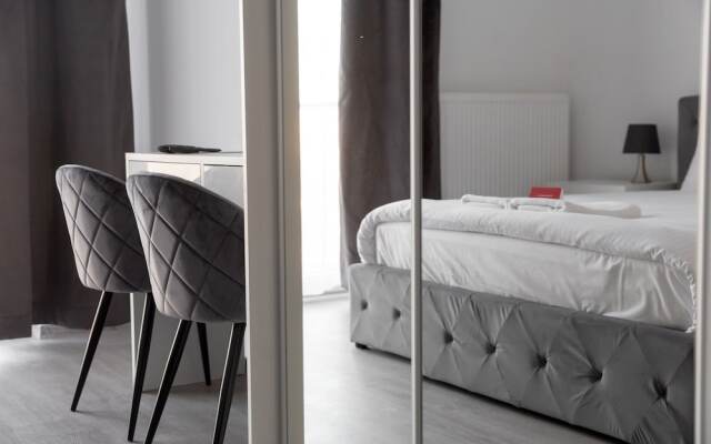 Wola Chic Grey Studio