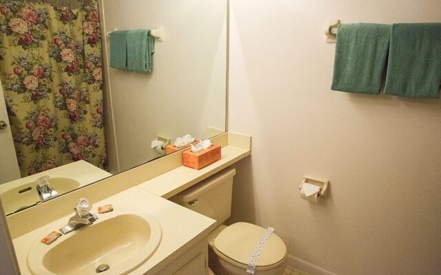 Country Club Minium 2 Bedroom Condo