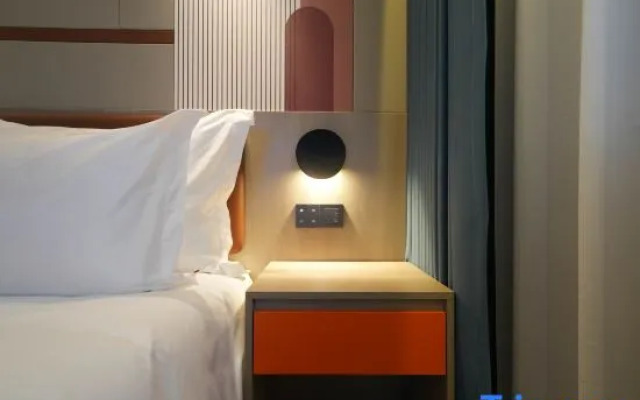 Three Cats Hotel (Guangsha Construction College)