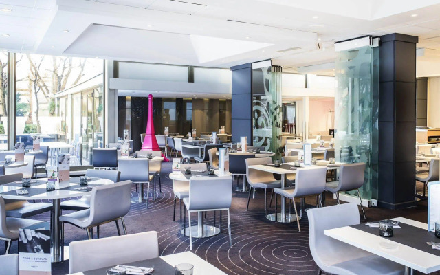 Отель Mercure Paris Centre Tour Eiffel 