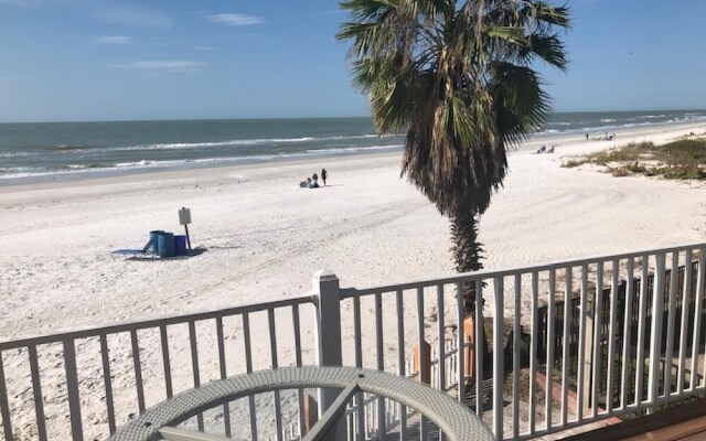 Misty Isles Redington Beachfront Suite 4