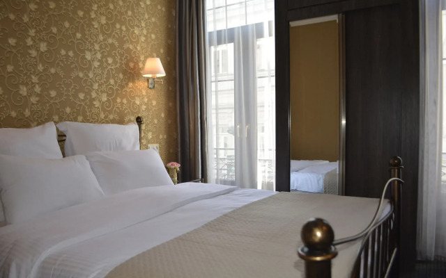 Redline Hotel