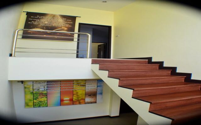 4 Bedroom House at Skytrain