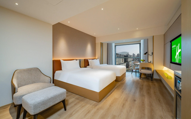 Holiday Inn Shanghai Huaxia by IHG