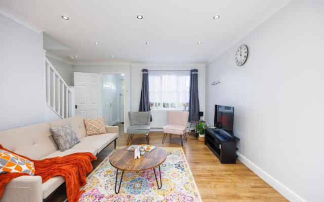 Newly Refurbished Charming 3-bed House in Barking