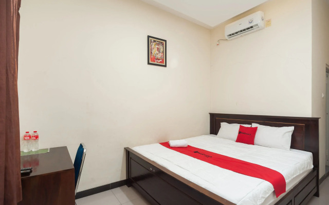 RedDoorz Plus near Universitas Indonesia