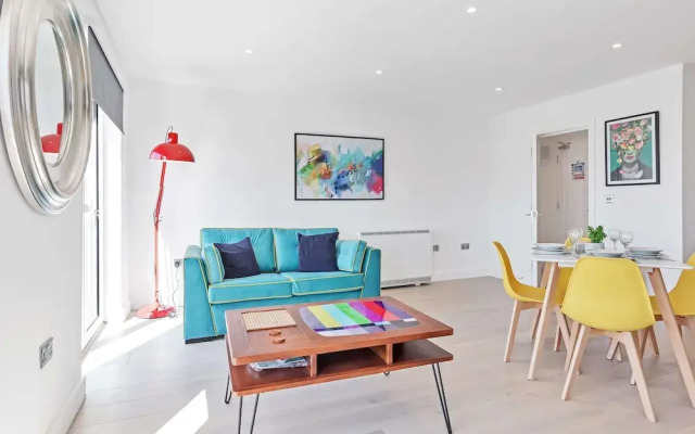 Right On : Bright On Apartment 1B | By My Getaways