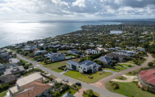 Bayview Luxe Entertainer Pool World Class View