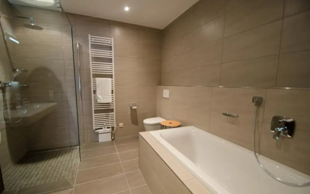 Superb Alpine Lodges Zell am See 6-8pax