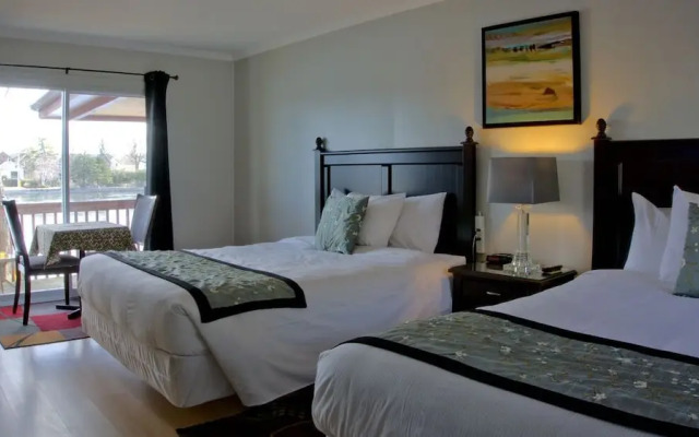 The Water's Edge Inn