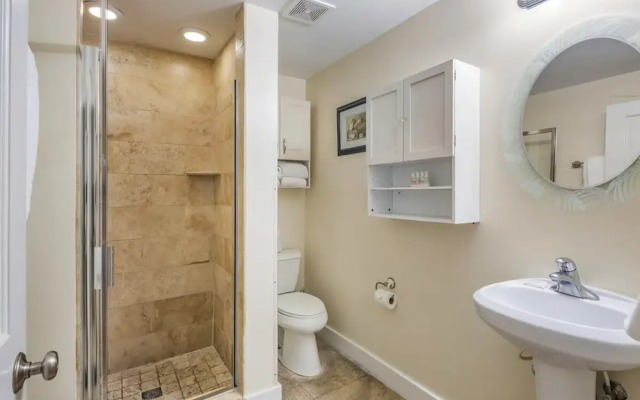 Sea Breeze by Brightwild Off-street Parking