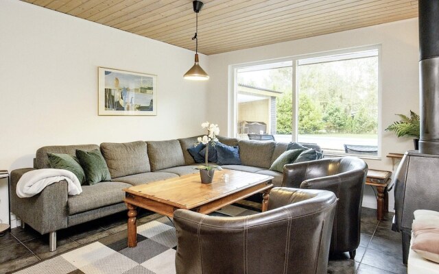 10 Person Holiday Home in Vaeggerlose