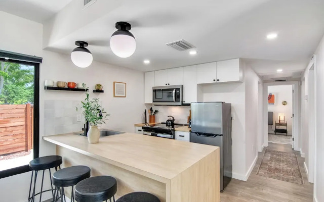 4BR Sleeps 10 Pet Friendly w/ Bbq!