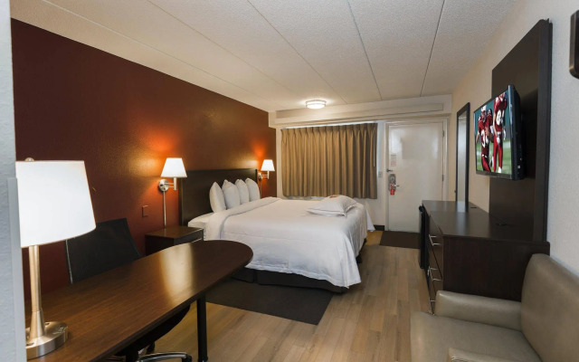 Red Roof Inn PLUS+ St Louis - Forest Park/ Hampton Ave