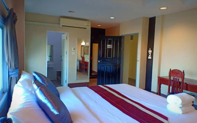 Submukdaphoomplace Hotel