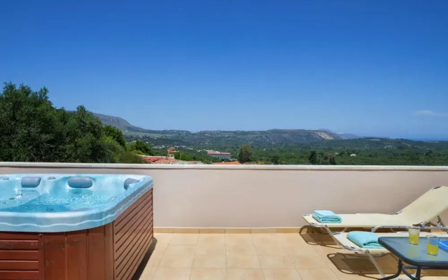 Cozy Holiday Home With Pool and Whirlpool in Maheri
