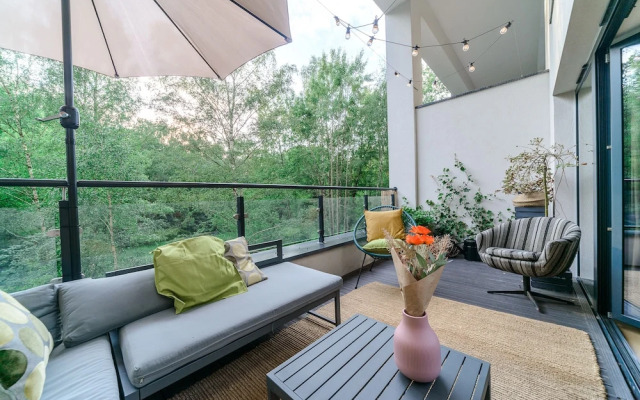 Lumina cozy 2-level apart with terrace