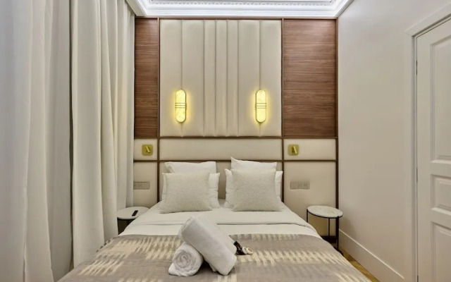 Luxurious Matignon/saint Honore Apartment