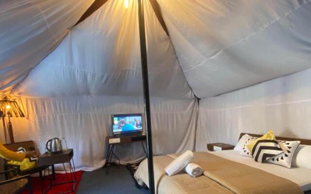 GLASS HOUSE with private pool in Lonavla