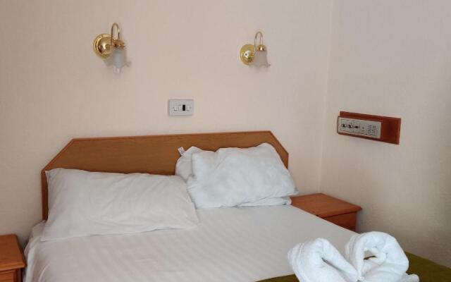 Inglewood Palm Hotel