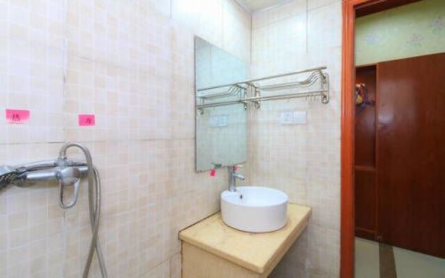 Yiwu Golden Place Hotel