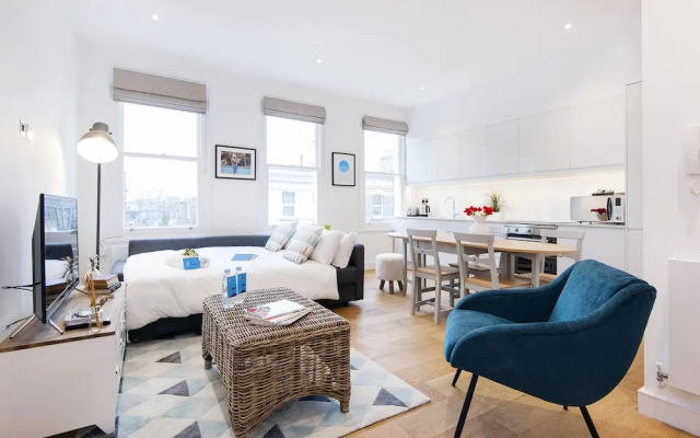 The Lillie Road Residence