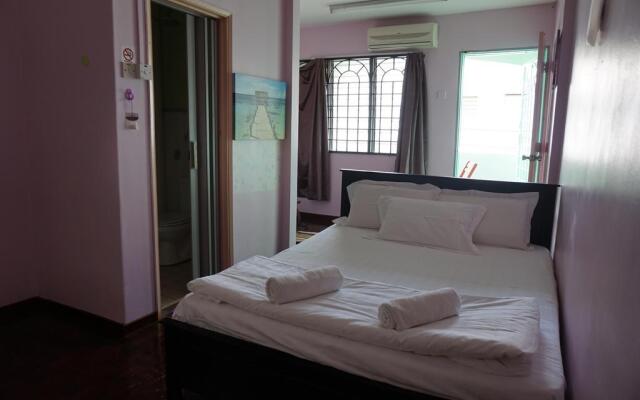 Three Little Birds Home - Hostel