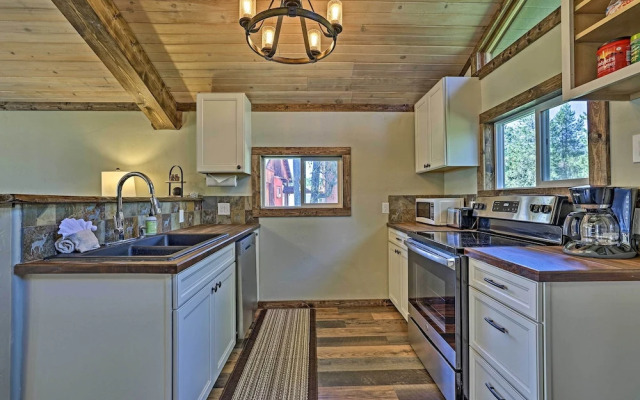 Donnelly Cabin w/ Fire Pit: 5 Mi to Boat & Ski!