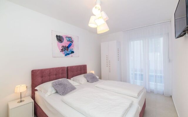 Luxurious Villa in Kaštel Gomilica With Pool