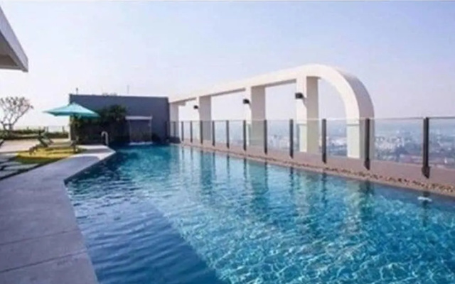 Highrise Cityview Aspire Condo Gym Pool