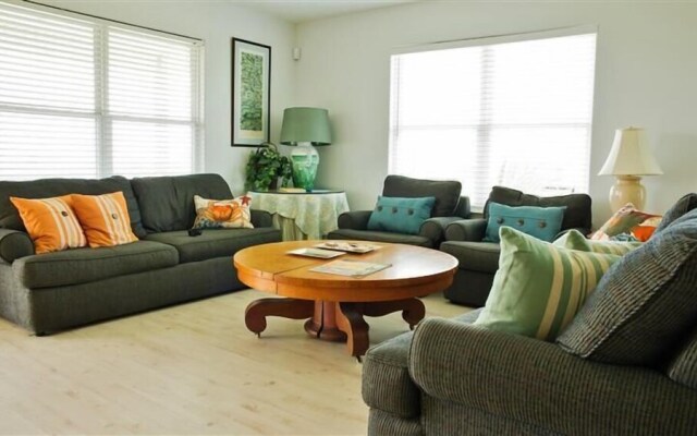 Spacious Retreat W/expansive Yard & Beach Access!