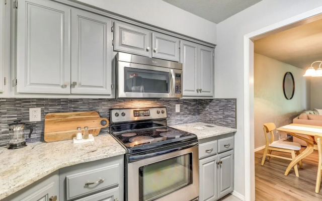 Serene Bella Vista Getaway Near Trails!