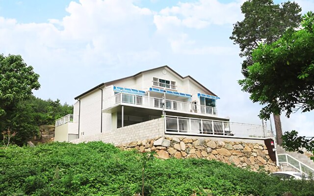 Yeosu Sea Side Pines Pension