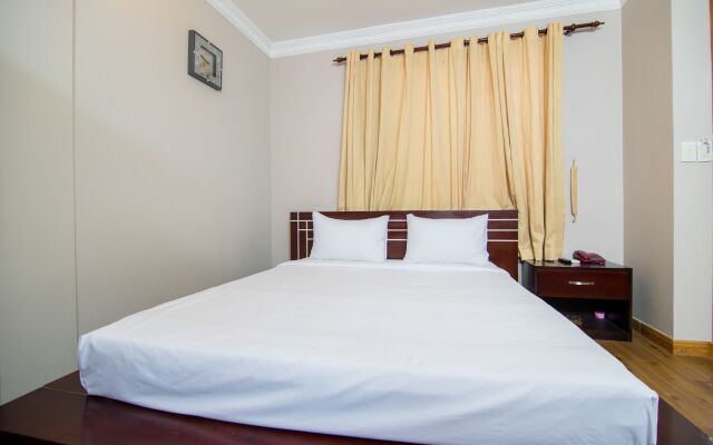 S79 Quynh Giang Airport Hotel