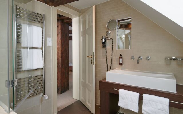 Golden Angel Suites by Adrez Living