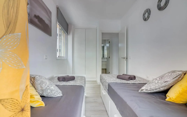 Cozy 3-bedrooms flat, main square and beachfront