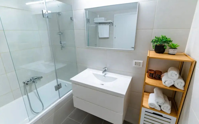 Panoramic Seaview Balcony Escape by Sea N Rent