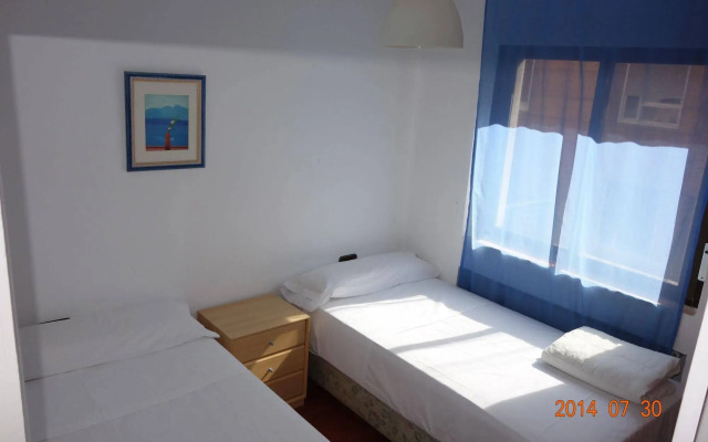 Roomin Hostel
