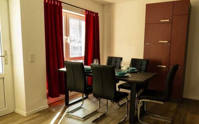 Modern Holiday Apartment With Lake View