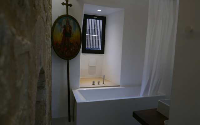 Tour Sarrazine de Montaren